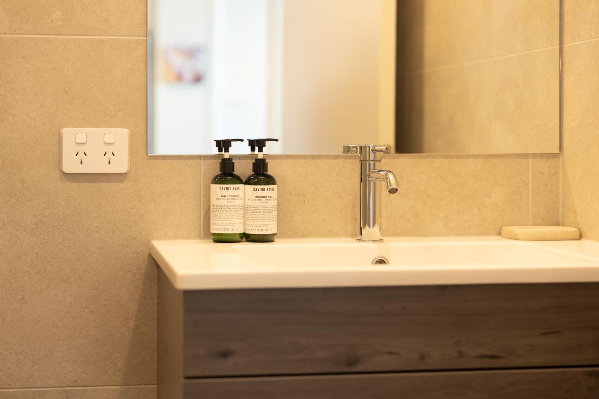 Luxury 2 Bedroom Cbd Apartment With Free Parking Christchurch Exteriör bild