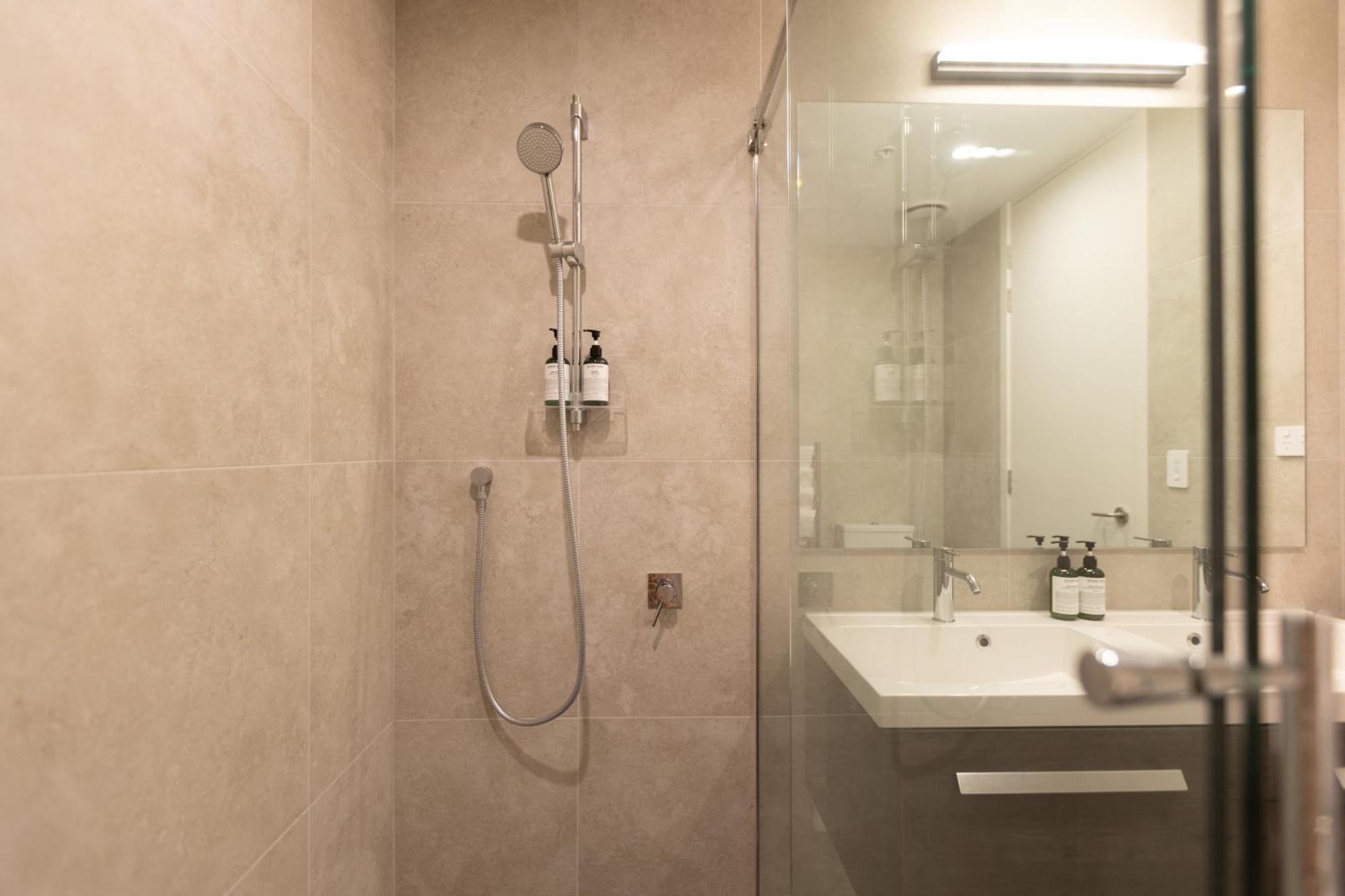Luxury 2 Bedroom Cbd Apartment With Free Parking Christchurch Exteriör bild